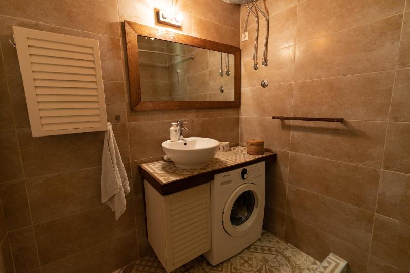 One-Bedroom Apartment image 1