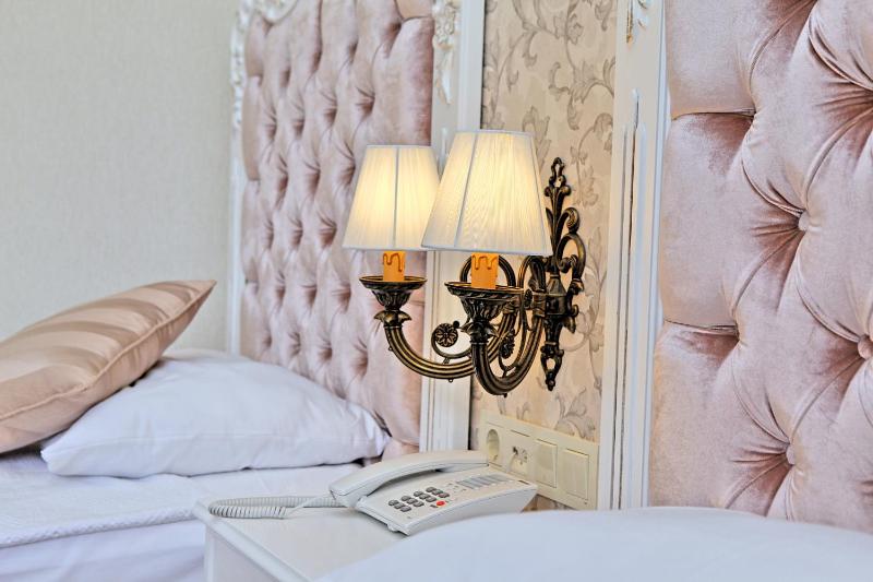 Deluxe Double or Twin Room with Balcony image 4