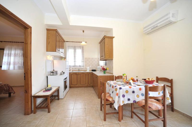 Superior Two-Bedroom Apartment (4-5 Adults) with Sea View image 2