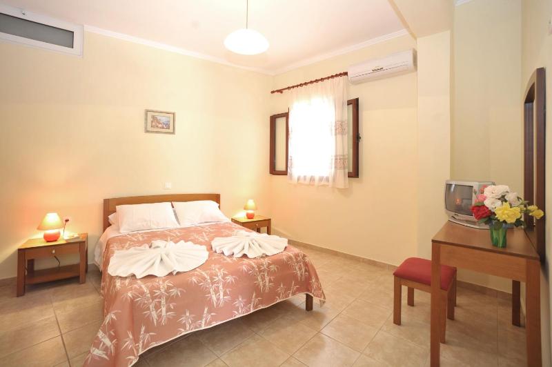 Superior Two-Bedroom Apartment (4-5 Adults) with Sea View image 4