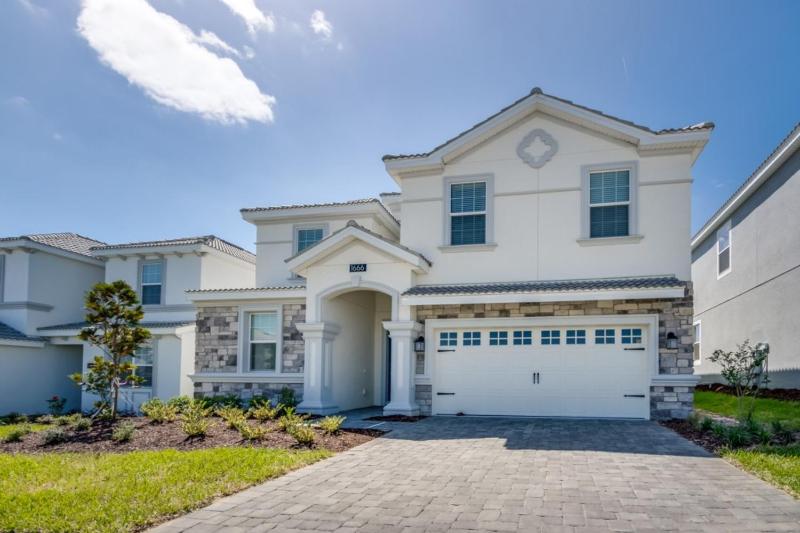 Eight-Bedroom Villa image 1