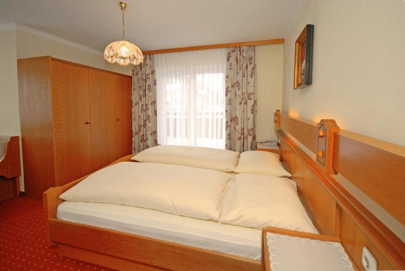 Double Room for Single Use image 4