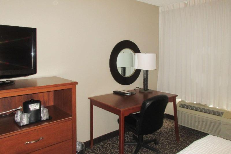King Suite - Non-Smoking image 2