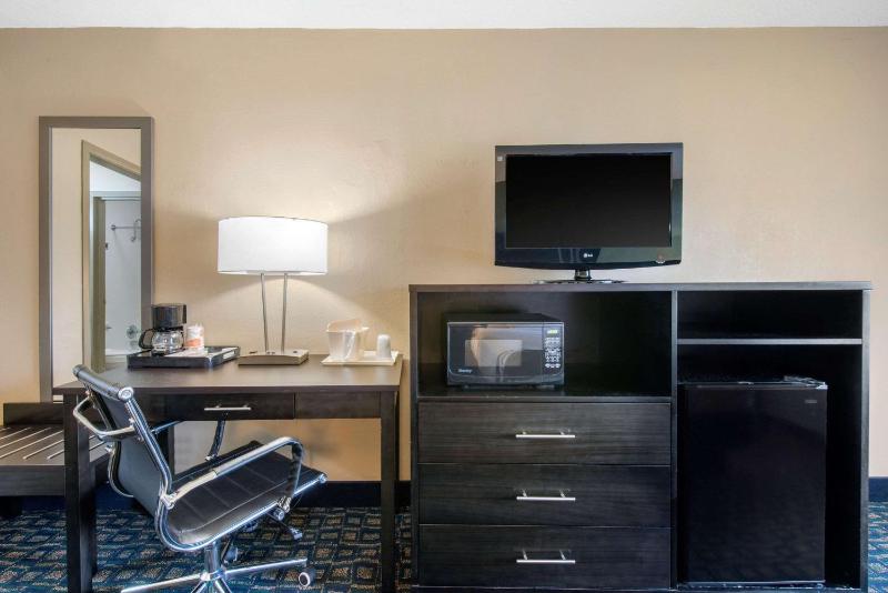 Double Room with Two Double Beds - Non-Smoking image 3