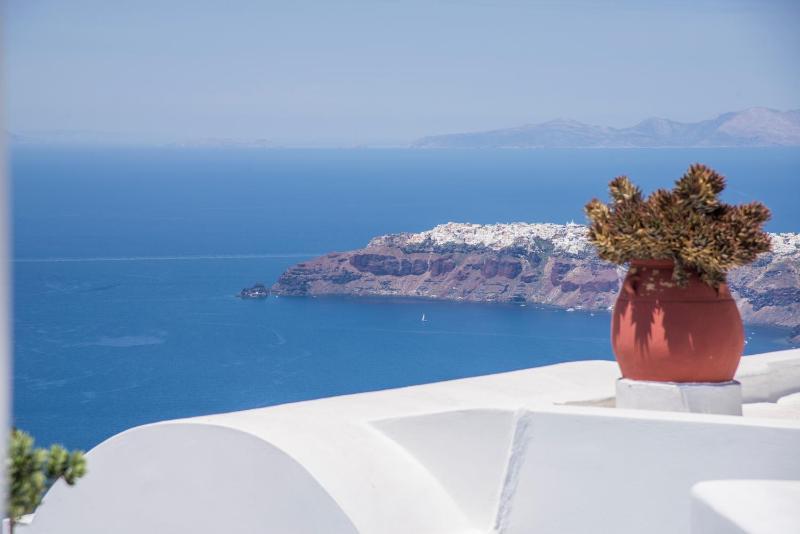 Junior Suite with Panoramic Sea & Caldera View image 3