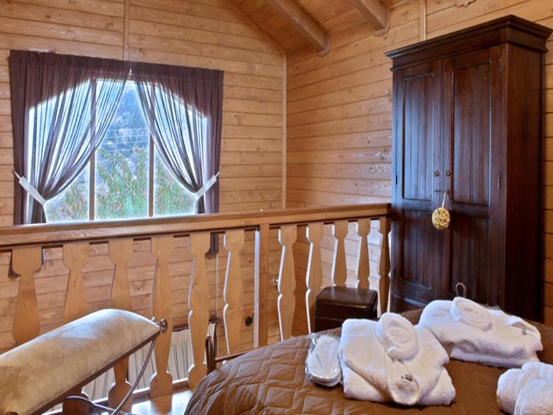 Suite with Spa Bath and Fireplace - Split Level image 3