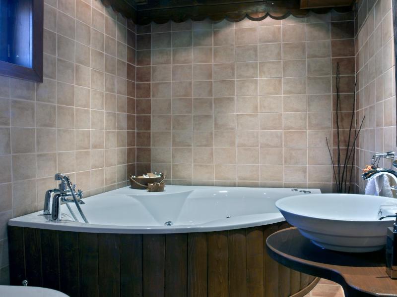 Suite with Spa Bath and Fireplace - Split Level image 2