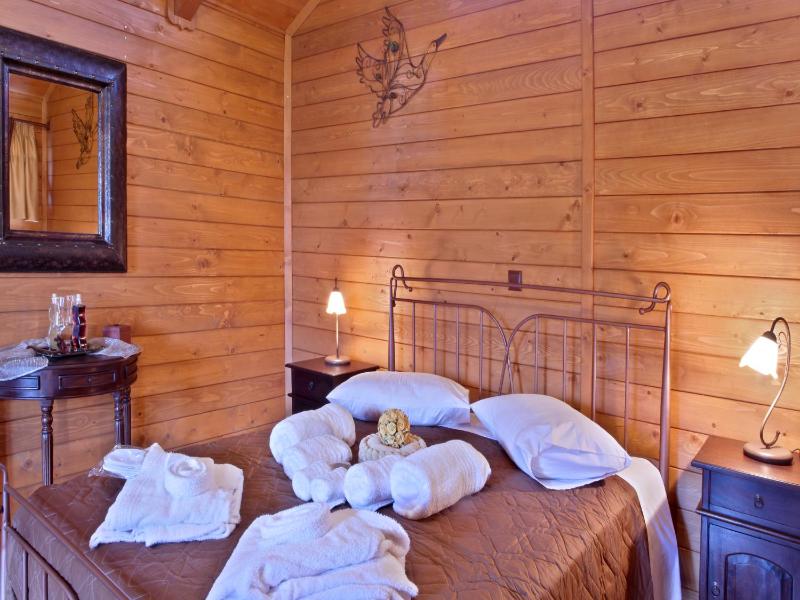 Suite with Spa Bath and Fireplace - Split Level image 4