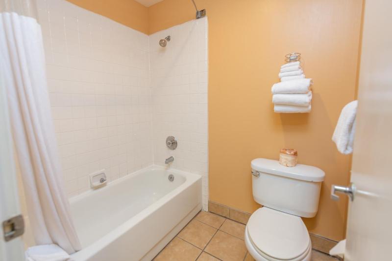 King Room image 3