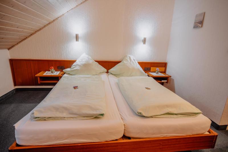 Double Room image 4