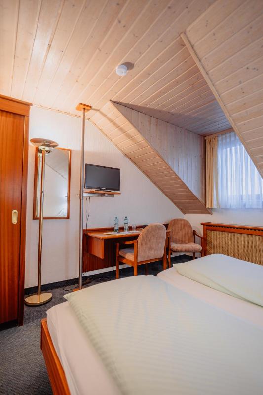 Double Room image 3