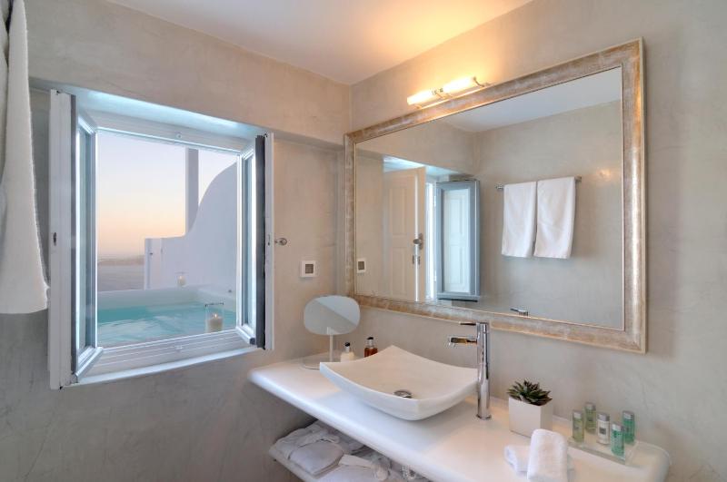 Executive Suite with private Outdoor Plunge Pool and Panoramic Sea & Caldera View image 1