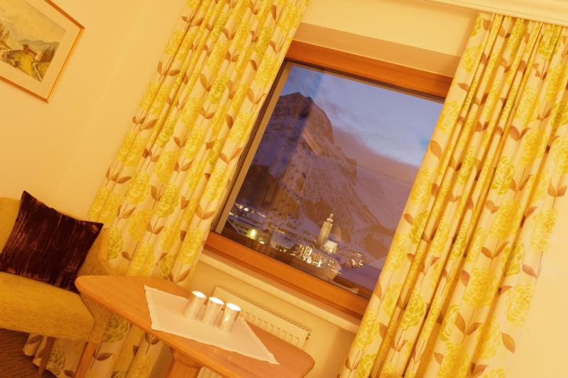 Double Room image 3