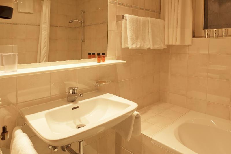Double Room image 4