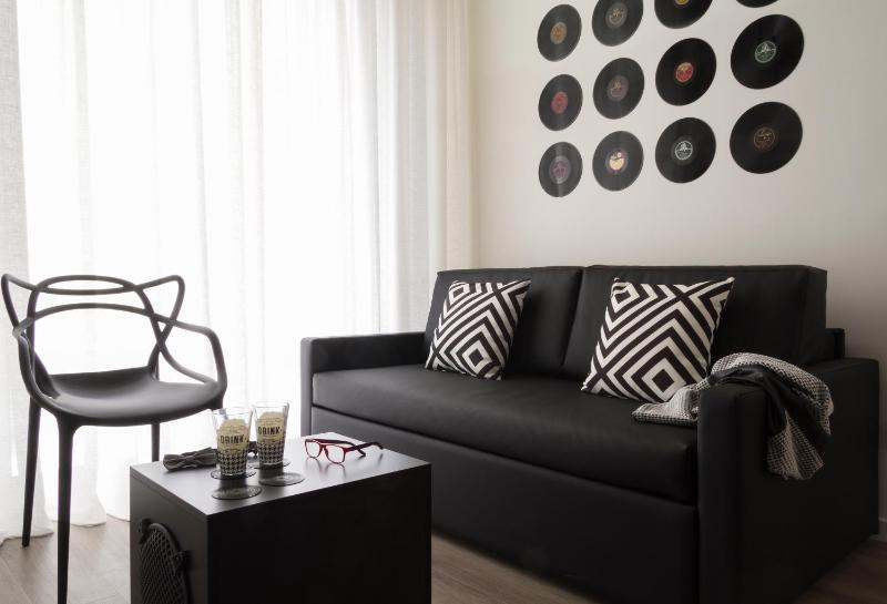 Deluxe Suite image 3