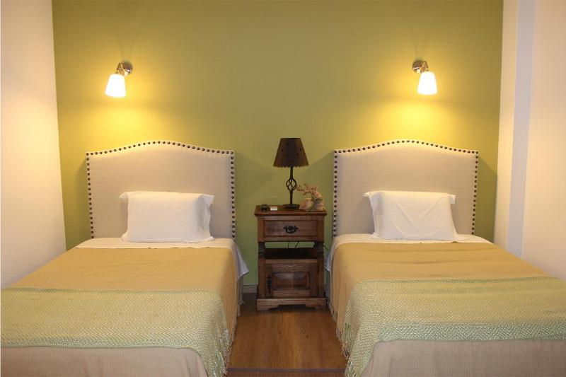 Twin Room image 3