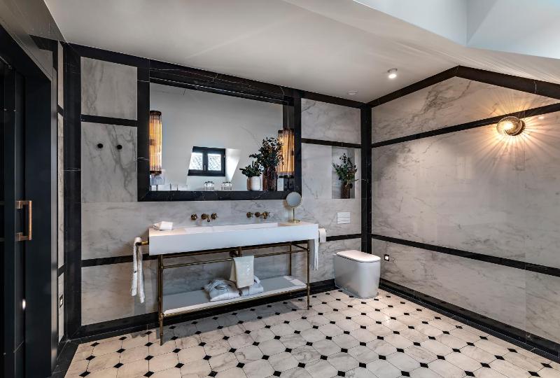 Superior Suite with 2 bedrooms image 3