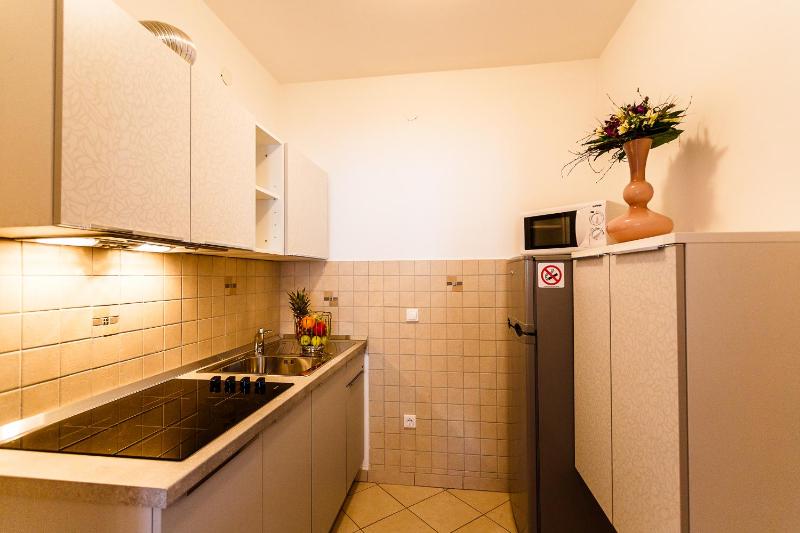 Comfort One-Bedroom Apartment with Sea View and Balcony image 2