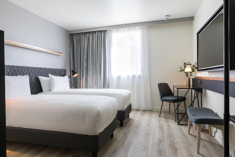 Standard Twin Room image 1