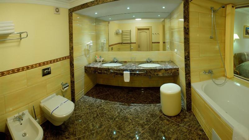 Junior Suite image 2