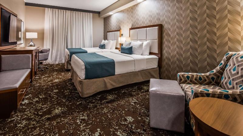 Queen Room with Two Queen Beds image 1