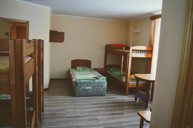 Mixed Dormitory Room image 3