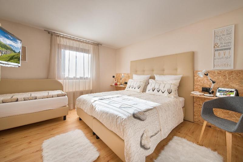 Economy Double Room image 4