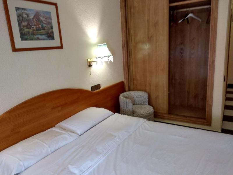 Double Room image 3