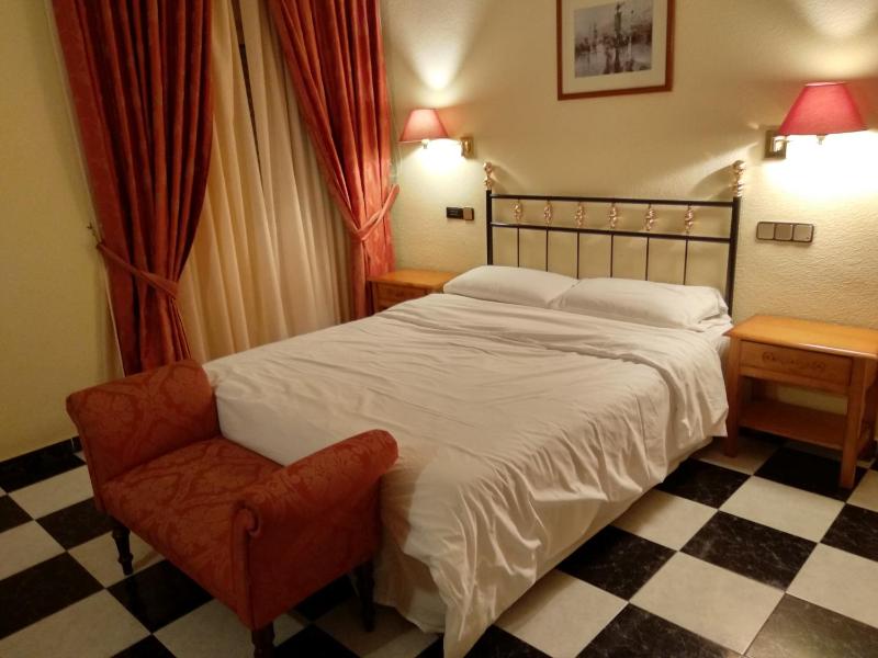 Double Room image 4