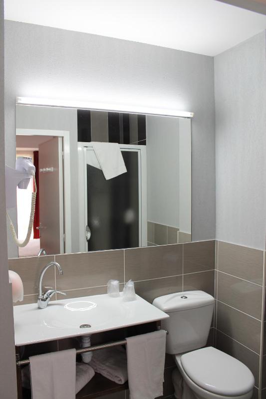 Twin Room image 3