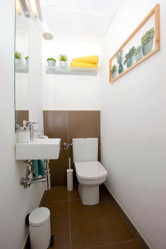 Deluxe Apartment with Balcony image 3