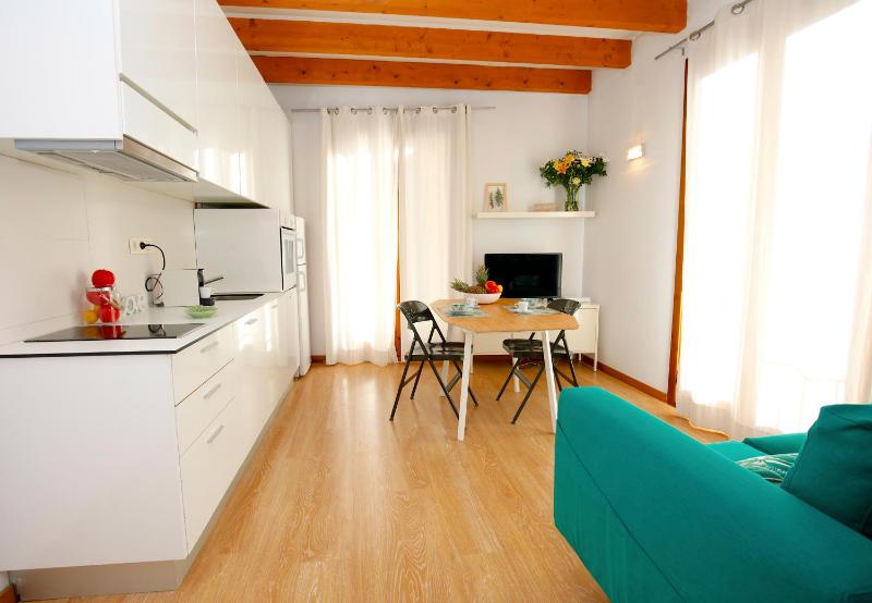 Studio Apartment with Balcony image 2