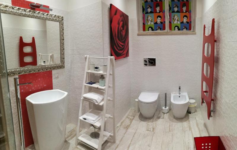Two Chic Guesthouse - image 13