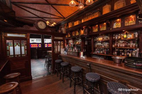 O'Neills Victorian Pub & Townhouse - image 9