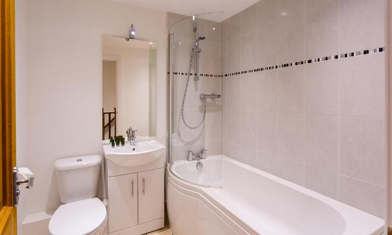 3 Bedroom Marina View Apartment - No Dogs Allowed image 3