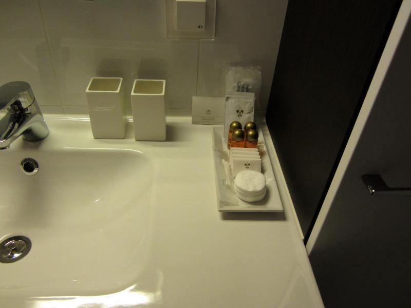 One-Bedroom Apartment image 2