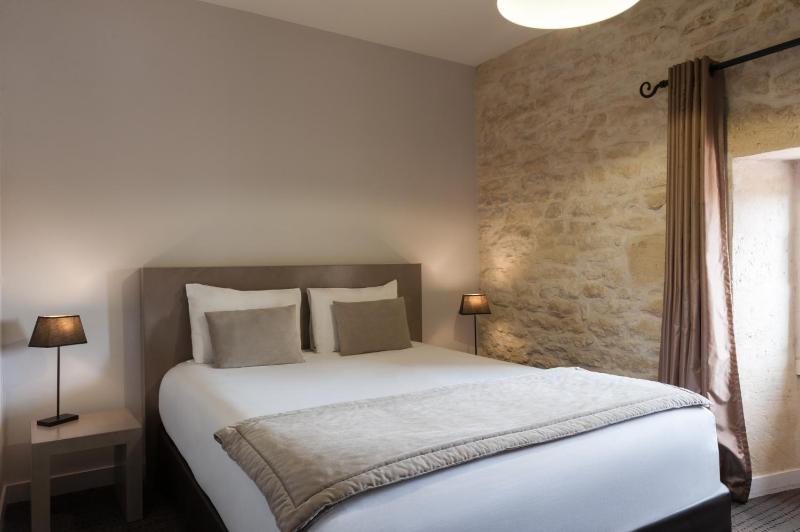 Double Room with Pool View image 1