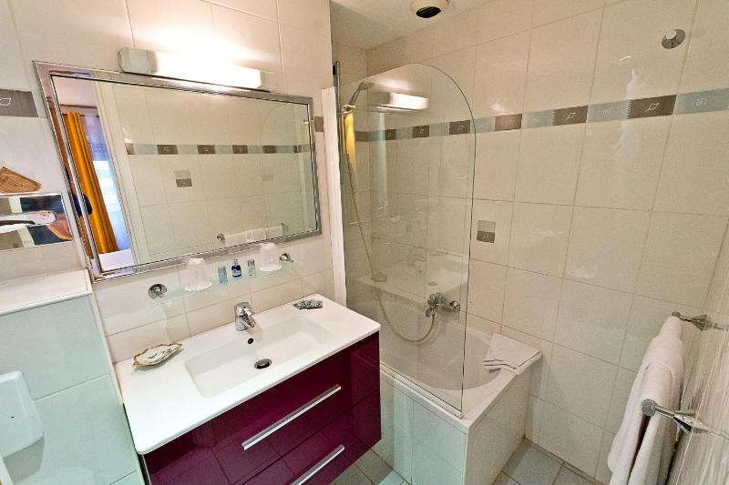 Privilege Double Room image 4