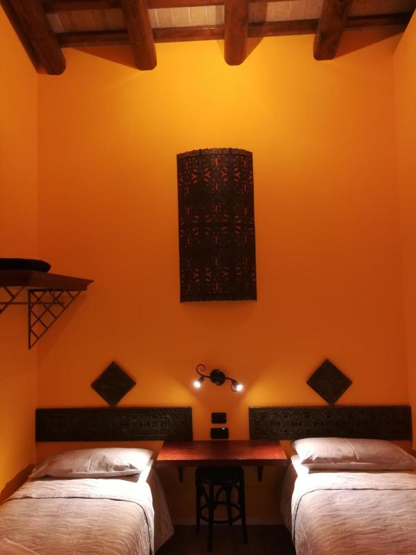 Twin Room image 1