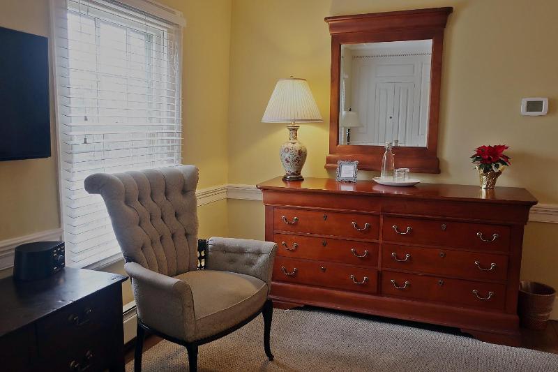 King Room image 3