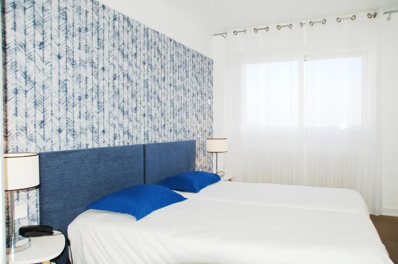 Twin Room with Sea View image 1
