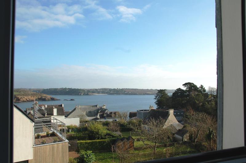 Twin Room with Sea View image 2