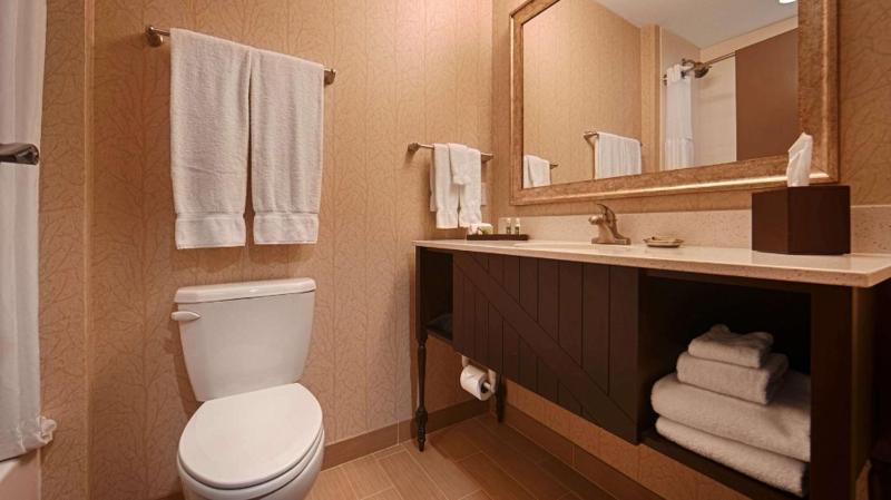 Quadruple Suite with Two Queen Beds and Sofa Bed - Non-Smoking image 2