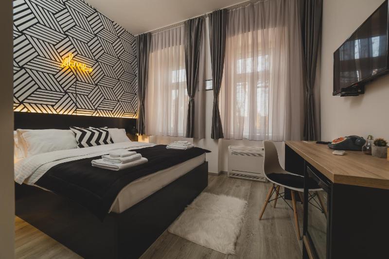 Double Room image 2
