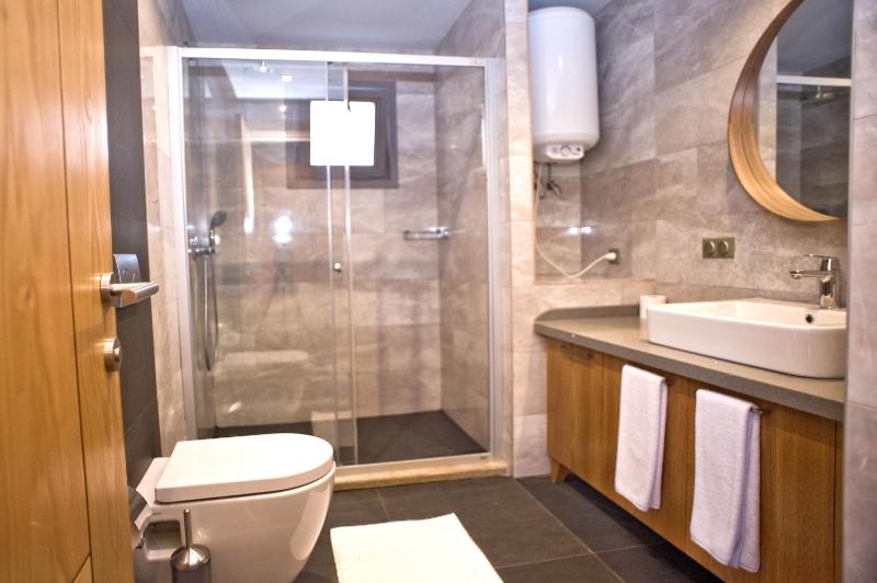 Deluxe Double Room with Sea View image 4