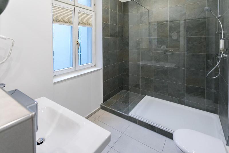 Double Room image 4