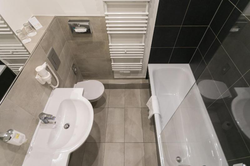 Single Room image 4