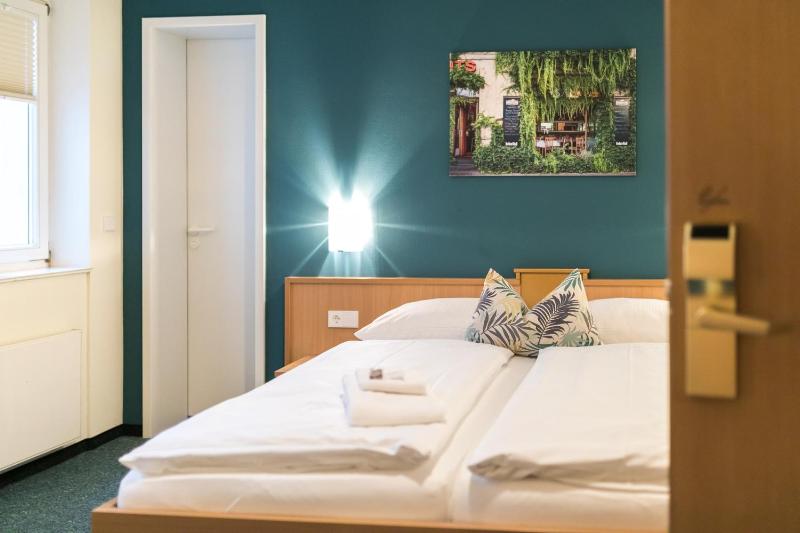 Double Room image 2