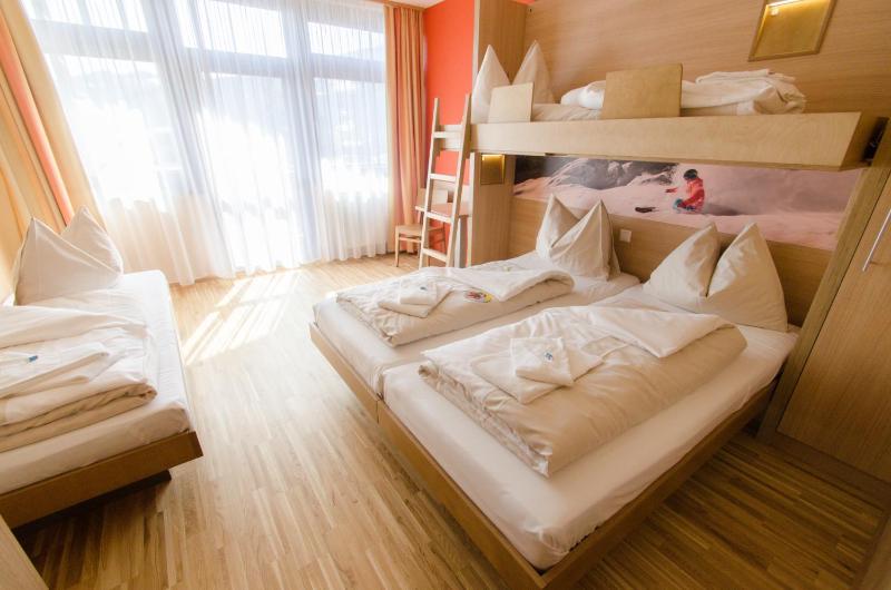 Quadruple Room image 4