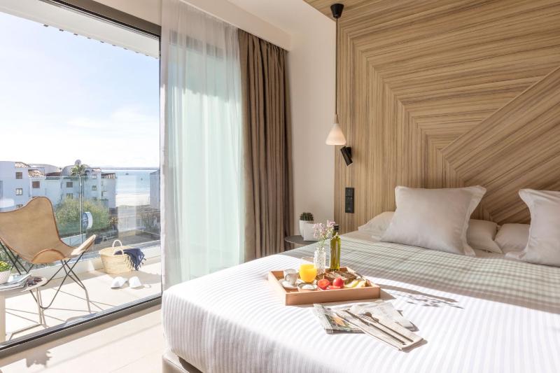 Suite with Sea View image 3